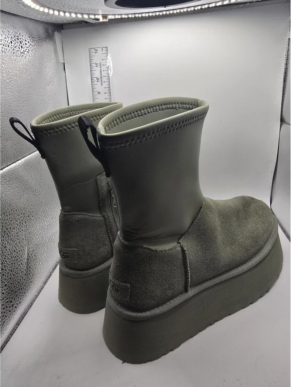 UGG Women's Classic Dipper Platform Suede Boots in Sage Green Size 9